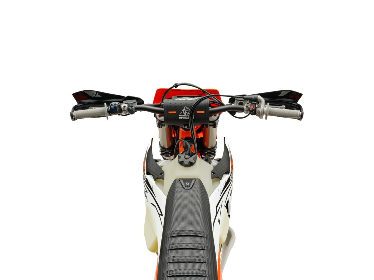 Nuova KTM 300 EXC Hardenduro 2026: regina dell’estremo